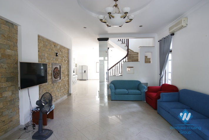 400 sqm villa with 4 bedrooms for rent in D block, Ciputra.